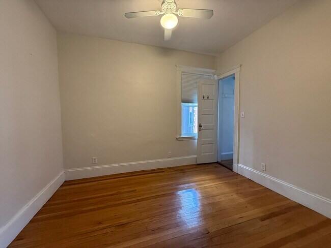 Building Photo - 10 Grovenor Rd