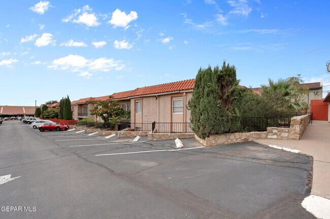 Building Photo - 252 Shadow Mountain Dr