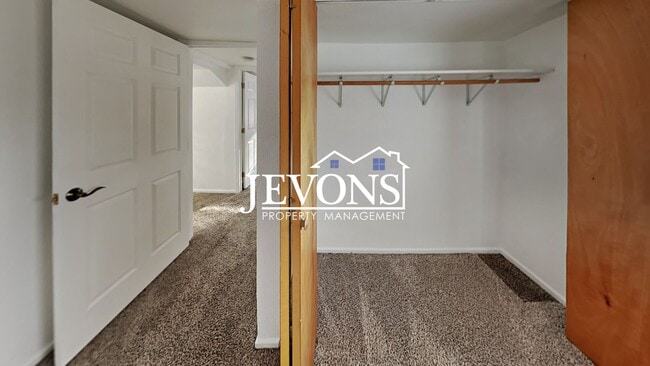 Building Photo - Two-story home in a walkable location, just minutes from Yakima Valley College, featuring long dr...