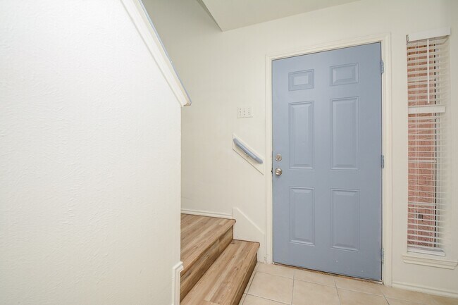 Building Photo - 9107 Dairy View Ln