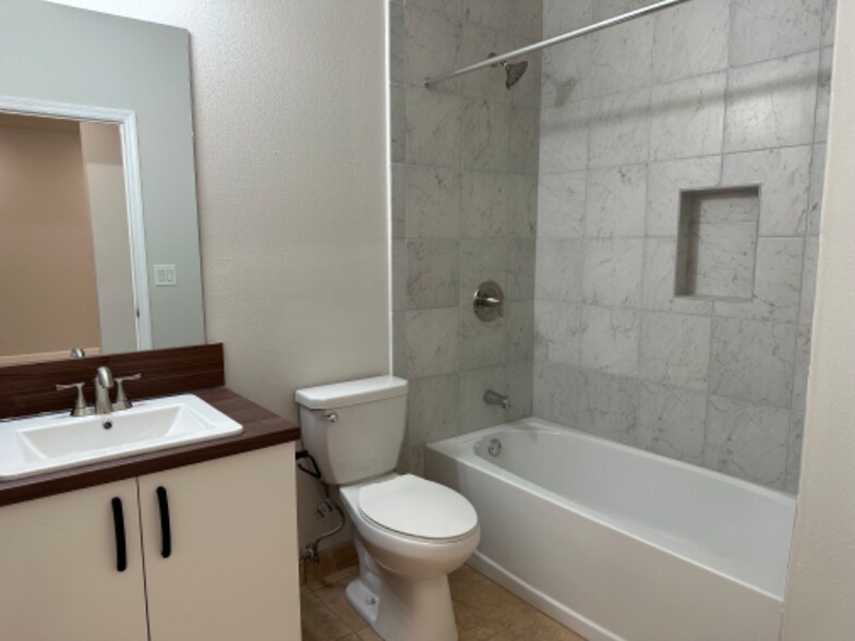 Building Photo - 7414 SW 10th Ct