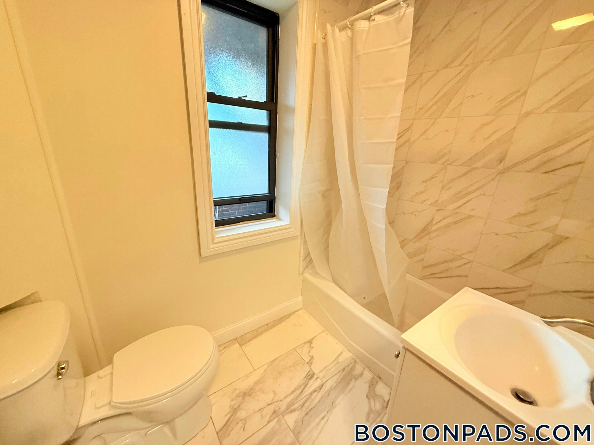 Building Photo - 53 Fellsway W