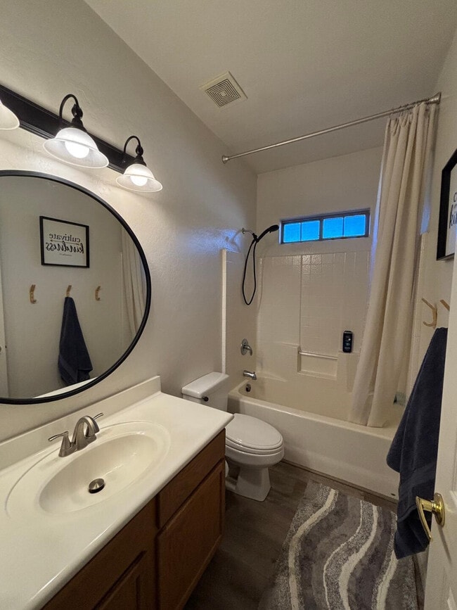 Building Photo - 948 E Savannah Dr