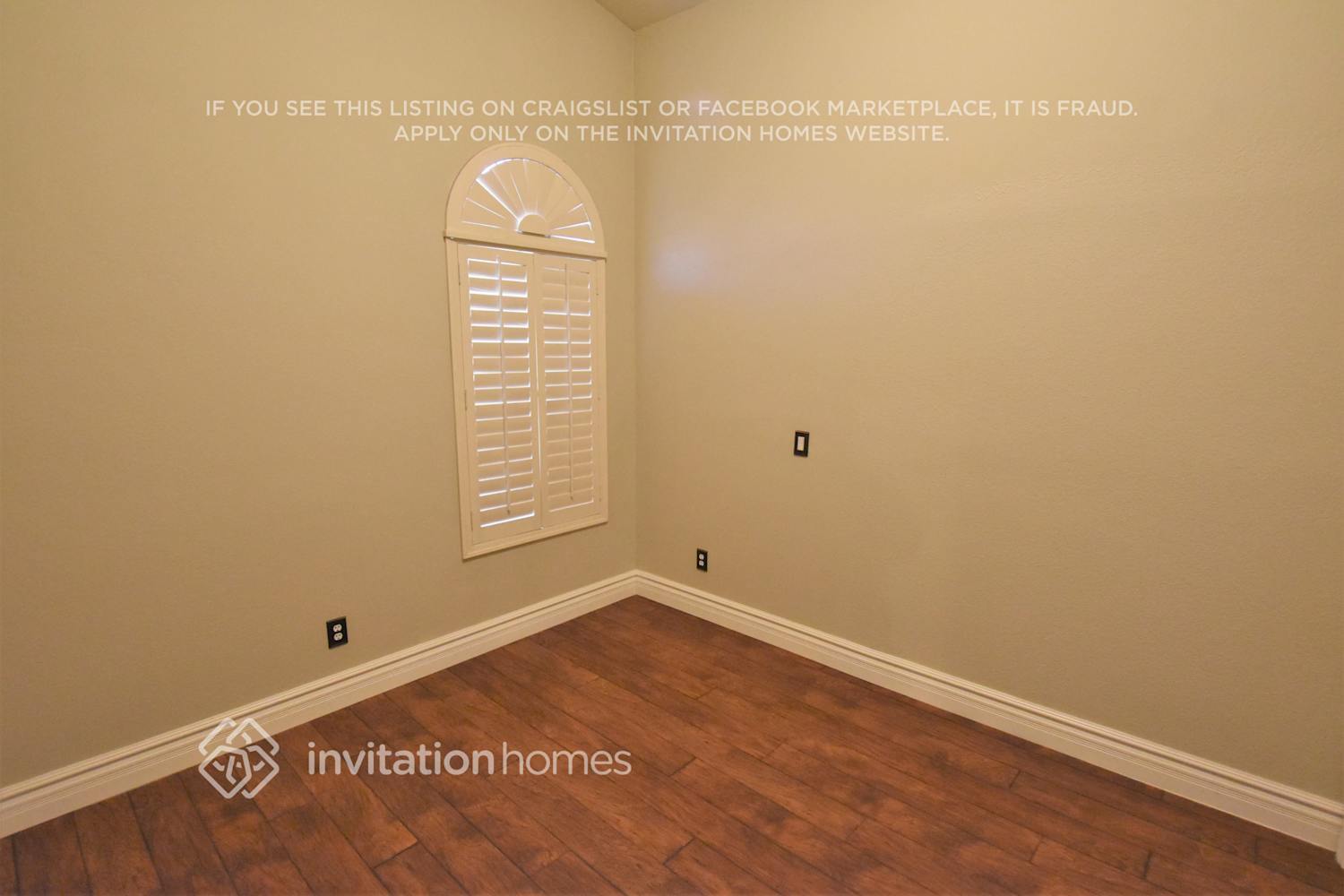 Building Photo - 6943 E Lakeview Ave