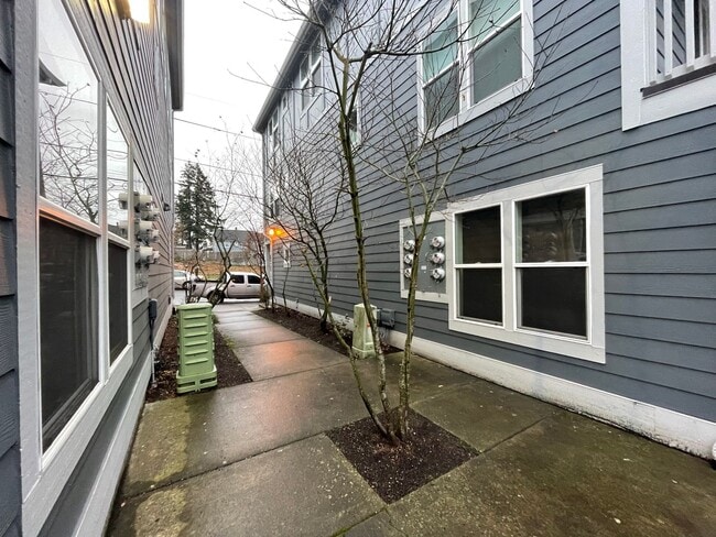 Building Photo - Incredible SE Hazelwood 2 Bedroom + 1 Bathroom Condo w/ included Garage and Washer & Dryer!!