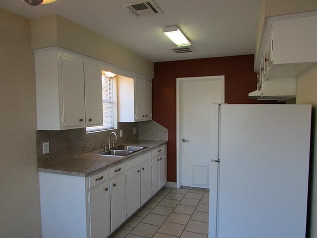 Building Photo - 1322 Kappa St