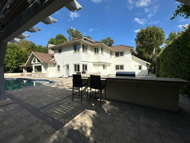 Building Photo - 1635 Larkfield Ave