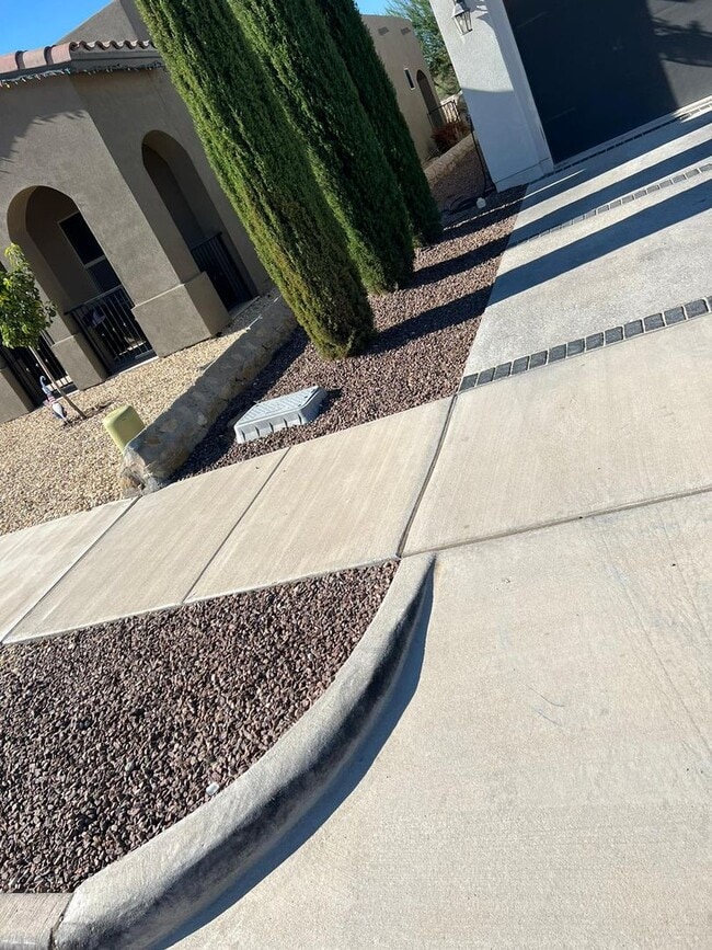 Building Photo - Beautiful East side House in Ventanas Subdivision