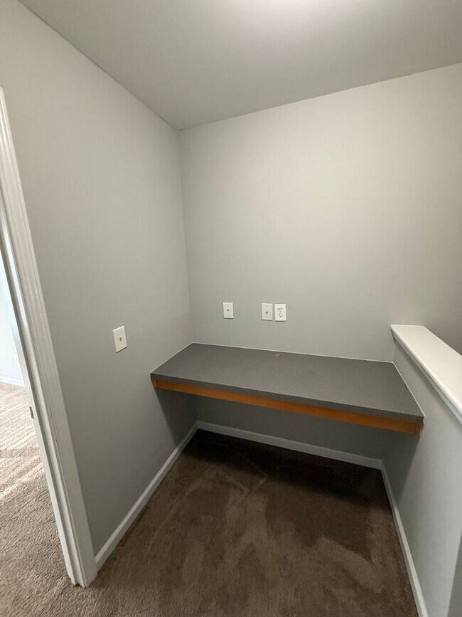 Building Photo - 1434