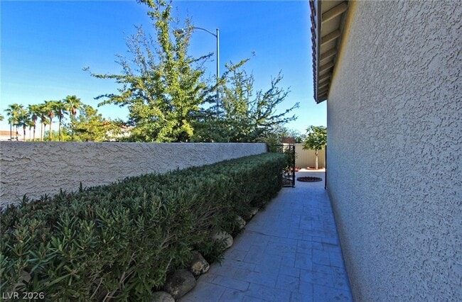 Building Photo - 5830 Willow Trace Ave