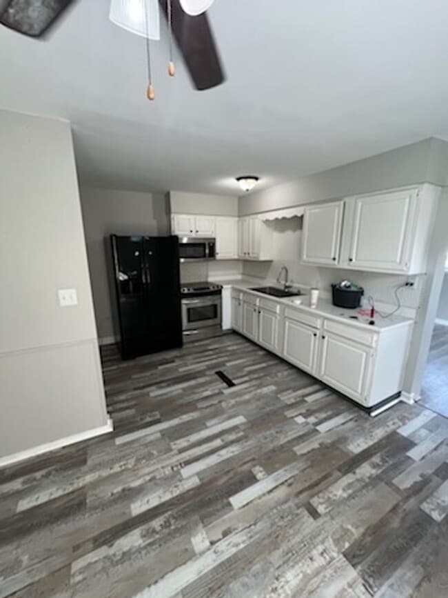 Building Photo - 3BR/1BA House with Garage- Coming Soon!