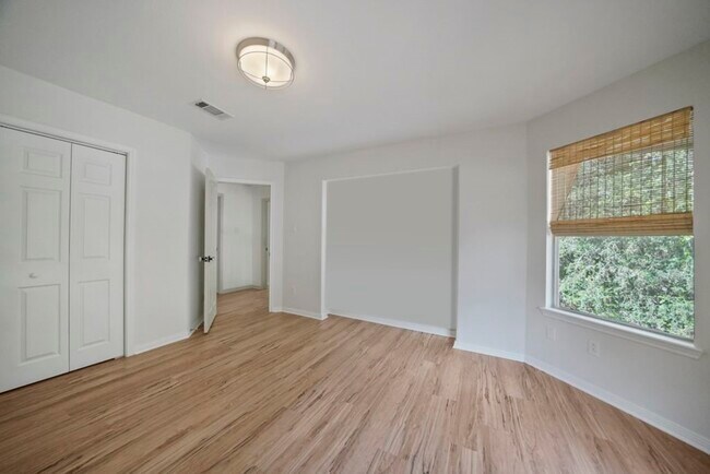 Building Photo - 31 Silver Canyon Pl