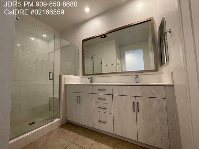 Building Photo - El Monte 2 Bedroom Townhome