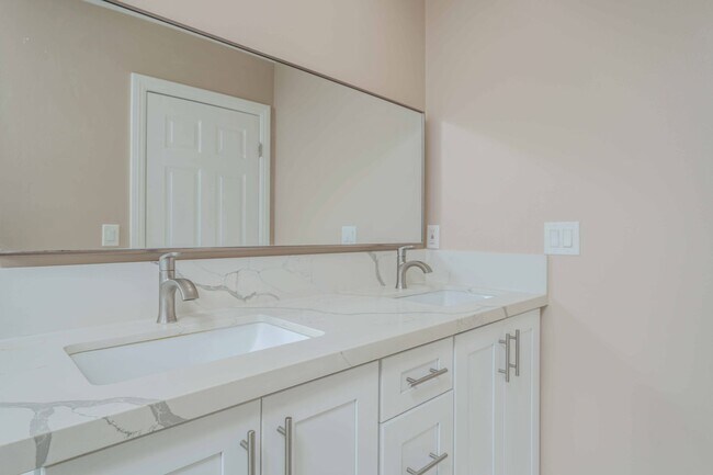 Building Photo - 12541 Fletcher Dr