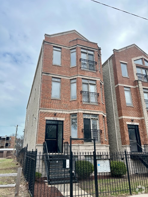Building Photo - 5331 S Calumet Ave