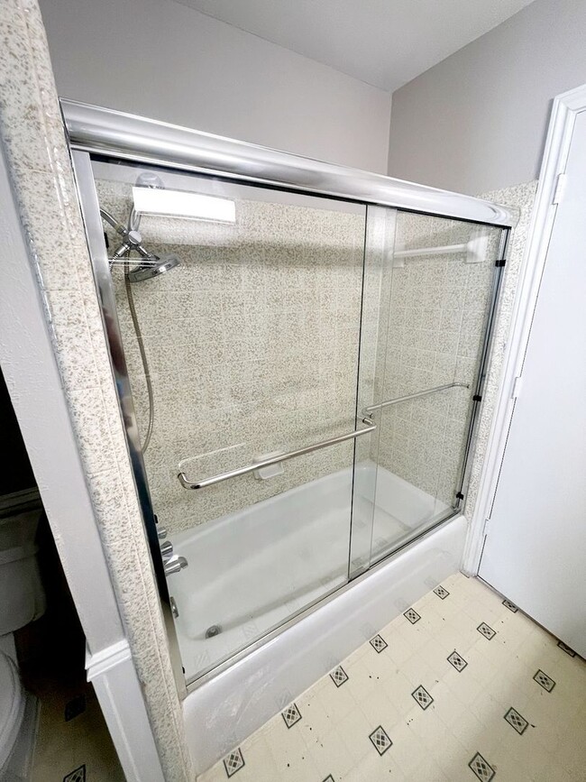 Building Photo - 11350/52 Quail Run St