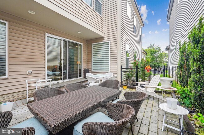 Building Photo - 44545 Neponset St