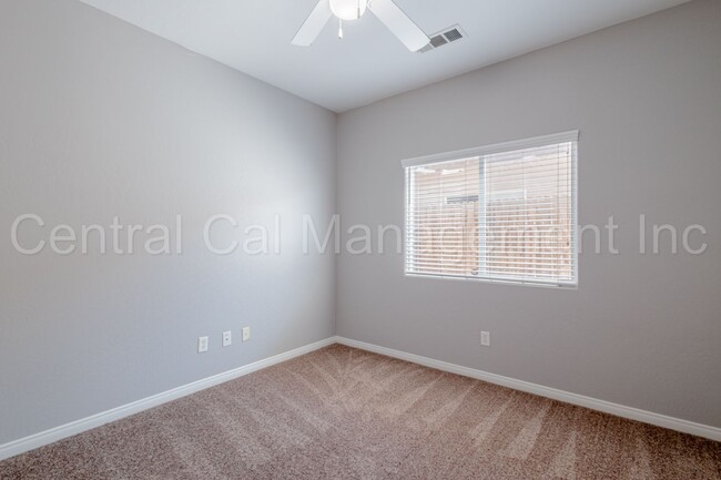 Building Photo - 3 Bedroom/2 Bath Home in Desired Southwest...