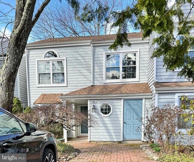 Building Photo - 692 Danbury Ct