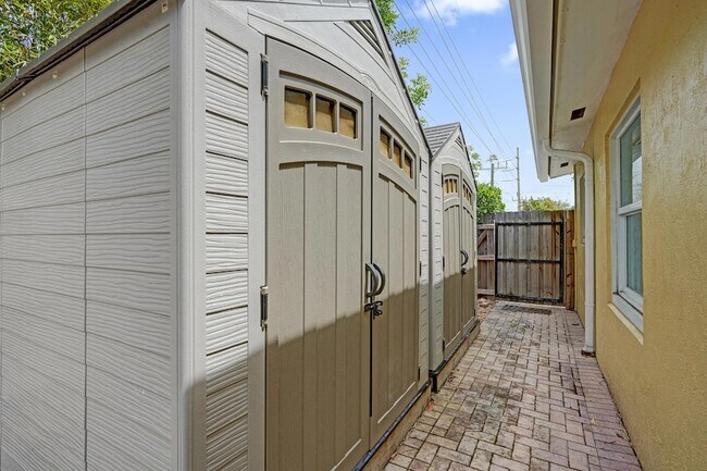 Building Photo - 1145 NE 12th Ave