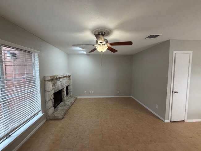 Building Photo - NICE 1 BR CONDO IN DESIRED GATED COMMUNITY*EASY ACCESS TO I35, 410, AND SHOPPING*APPLIANCES INCLU...