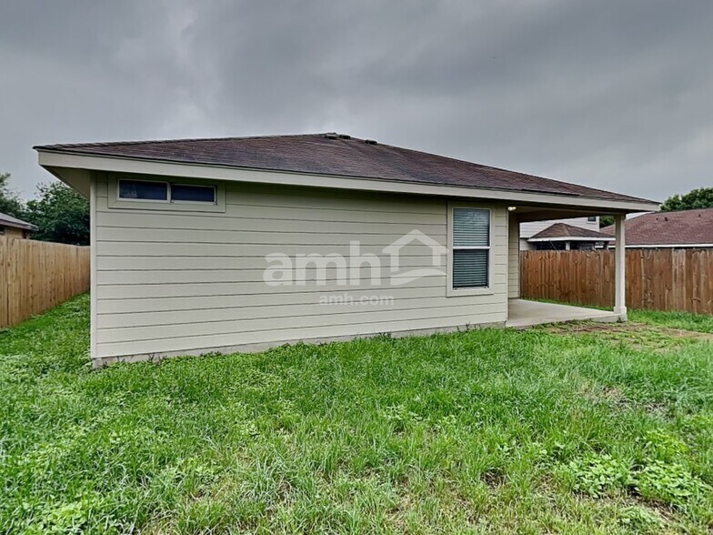 Building Photo - 318 Starling Creek
