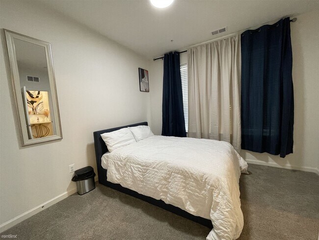 Building Photo - 4 br, 3.5 bath Townhome - 1733 Primrose Way