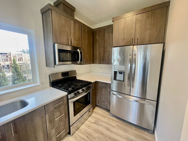Building Photo - Spacious 2BD + Bonus Room Condo in Powellh...