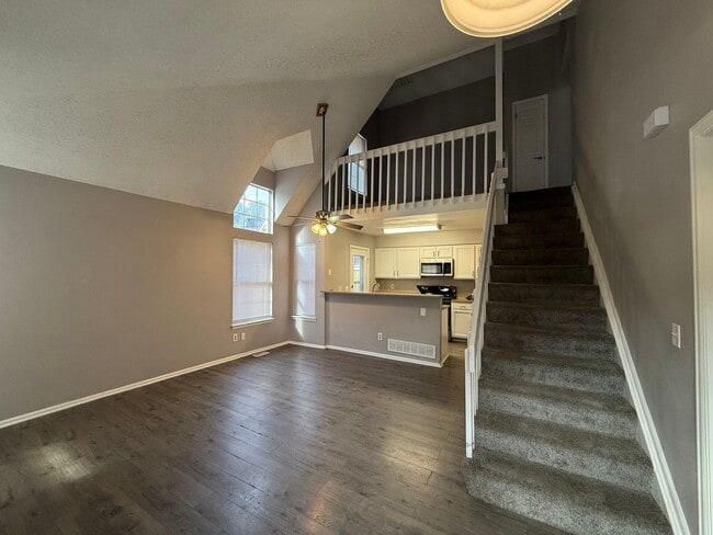 Building Photo - Spacious Aurora Townhome