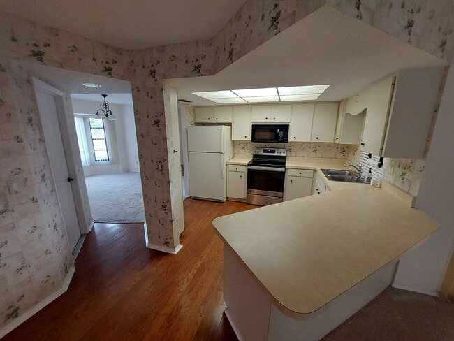 Building Photo - "Charming 2-Bed, 2-Bath Retreat on Monroe ...