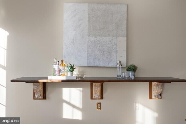 Building Photo - 8815 Surrey Ct