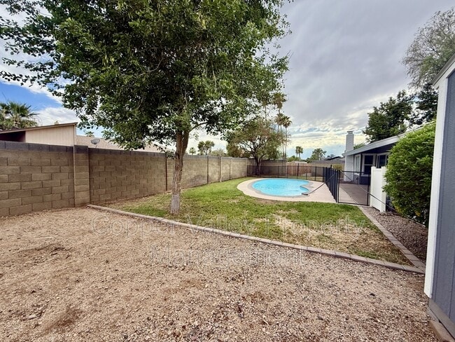 Building Photo - 4415 W Gelding Dr