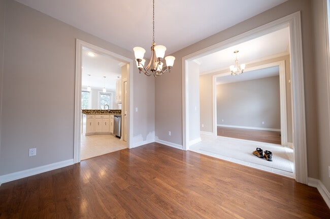 Building Photo - 3290 N Shore Dr