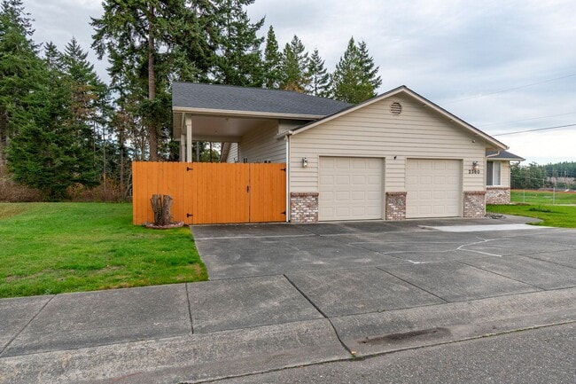 Building Photo - 3 Bedroom 2 Bathroom Home Near Fort Nugent Park!