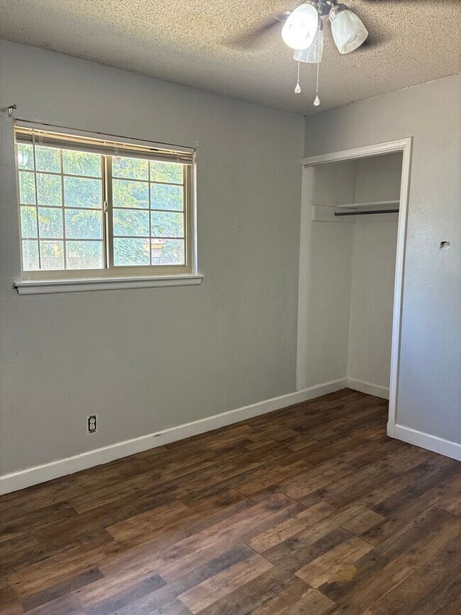 Building Photo - Welcome to this beautiful 4-bedroom, 2-bat...