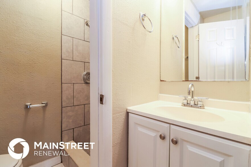 Building Photo - 4031 Claremont Dr