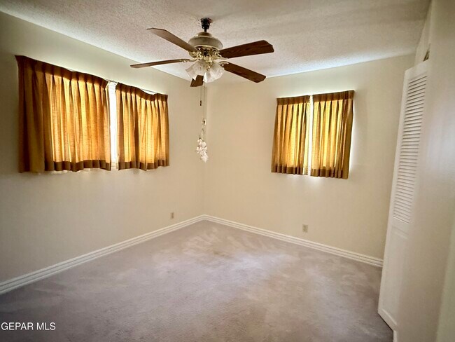 Building Photo - 10125 Chezelle Dr
