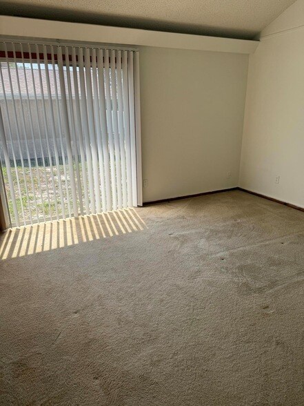 Building Photo - 5014 Palm Dr