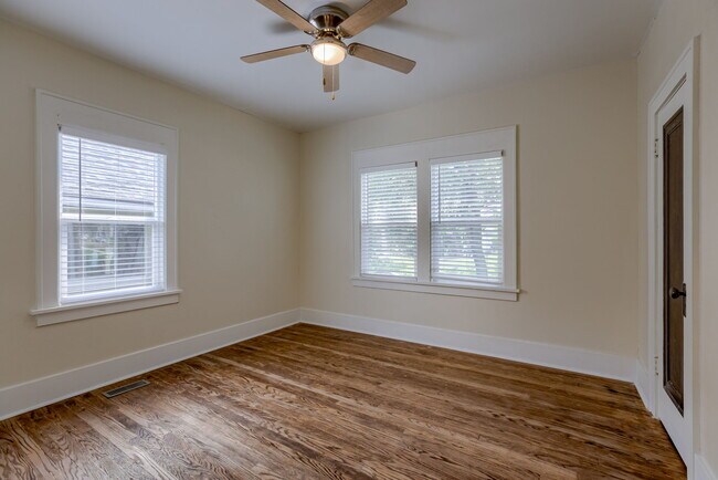 Building Photo - 2347 S 33rd St