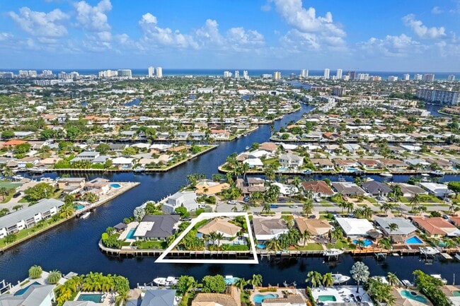 Building Photo - 391 SE 7th Ave