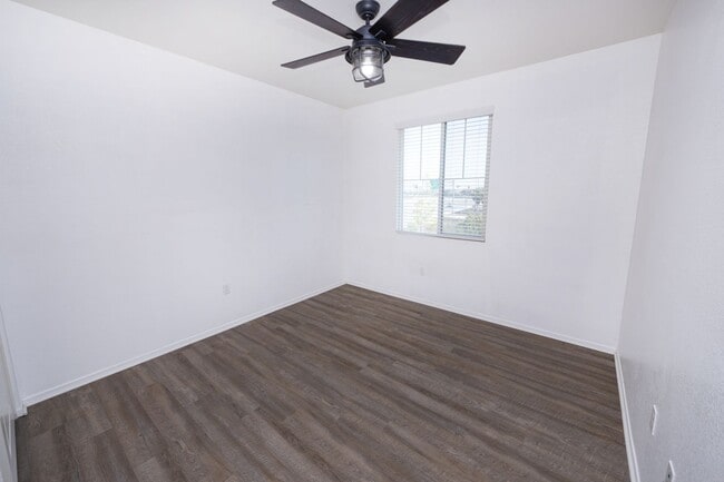 Building Photo - Amazing 3 Bedroom Condo available now! Totally loaded unit, schedule a tour today!