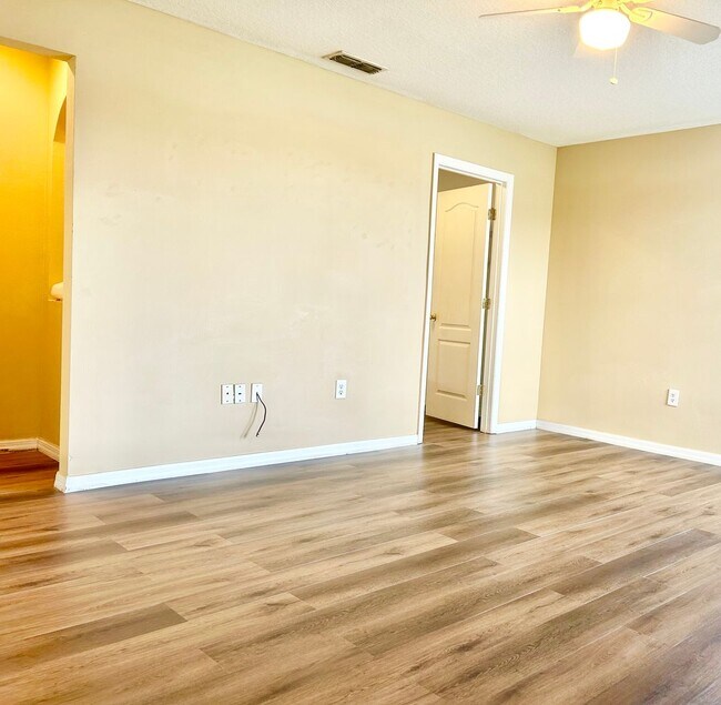 Building Photo - Beautiful Home in Parkview at Lake Shore