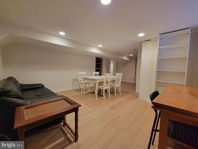 Building Photo - 1418 44th St NW