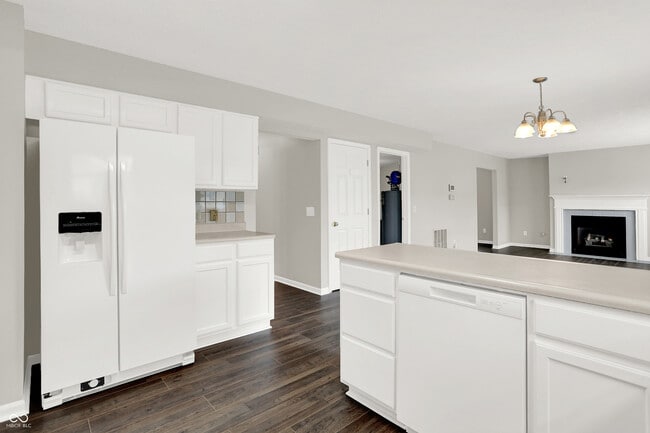 Building Photo - 5761 Cantigny Way S