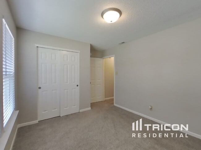 Building Photo - 8005 Crackling Ln