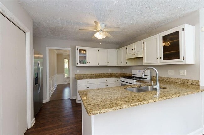 Building Photo - 1200 Mitsy Forest Dr NE