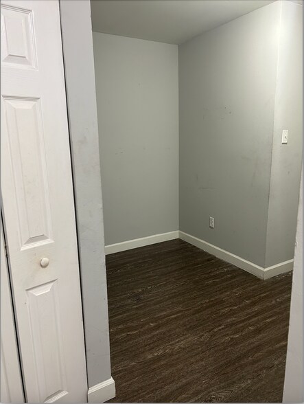 Building Photo - 407 N Taylor Ave