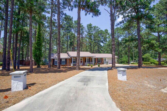 Building Photo - Retro Ranch only minutes from downtown Sou...