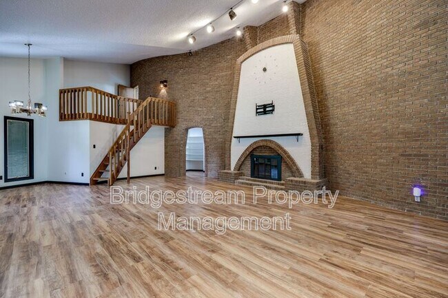 Building Photo - 1382 Hickoryview Ct