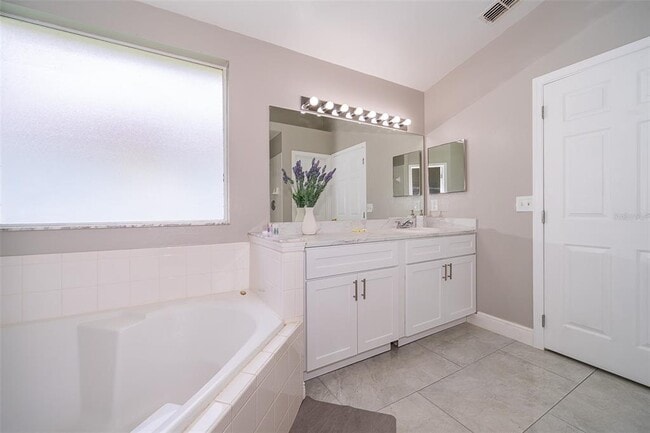 Building Photo - 207 Langham Dr